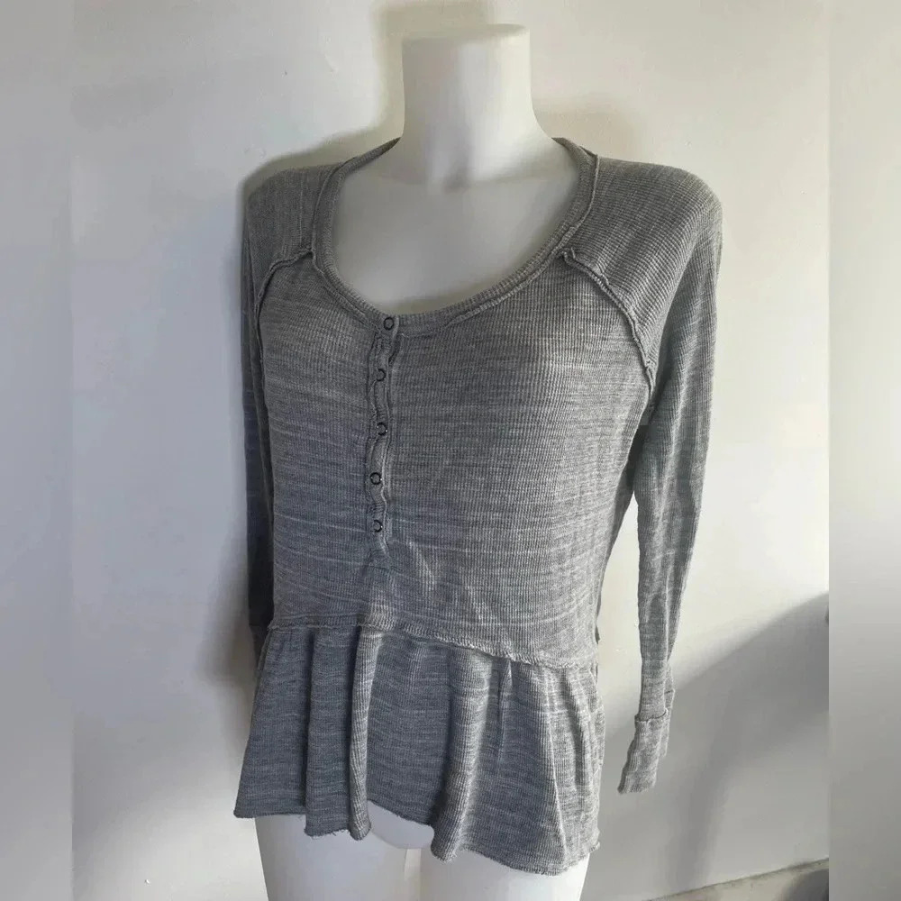 Free People Coastline Thermal Henley Peplum Top Gray Marled 0019 - Picture 1 of 8